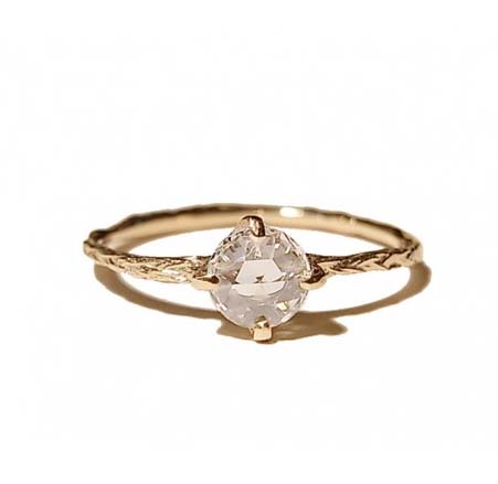 Diamond engagement ring in yellow gold set with a 0.40ct